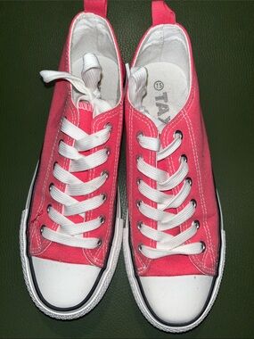 Women’s Coral Pink Canvas Low-Top Sneakers - Casual Everyday Style